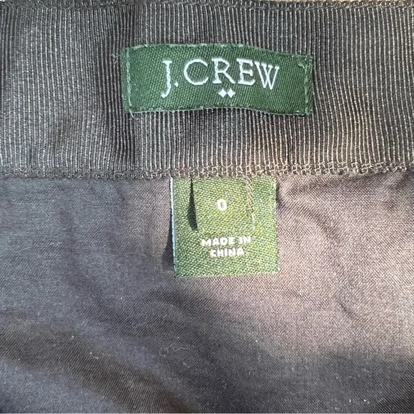 Black lace JCREW skirt. Size 0 - Picture 3 of 3